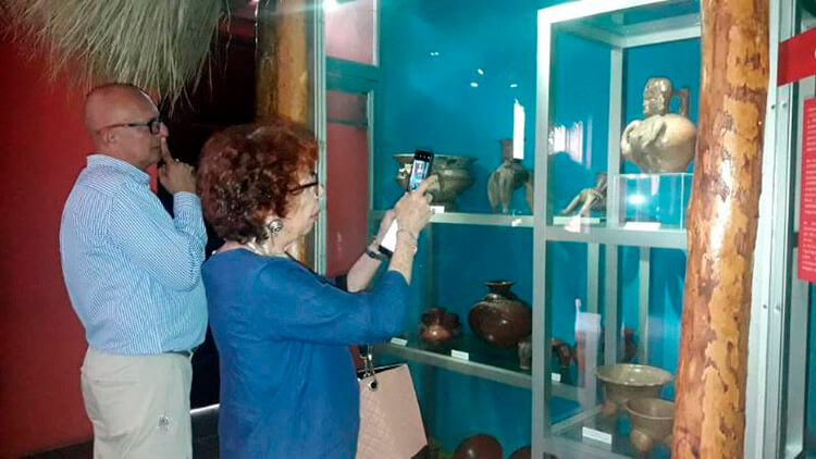 carmen-moreno-embajadora-mexico-visita-palacio-de-la-cultura